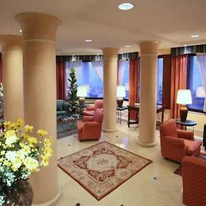 hotel-cyrano.it-lombardy.com/